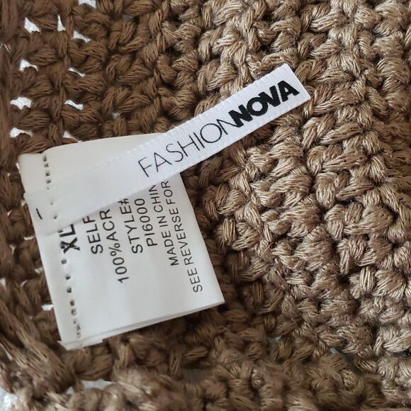 Fashion Nova women's crochet halter top - Picture 5 of 7